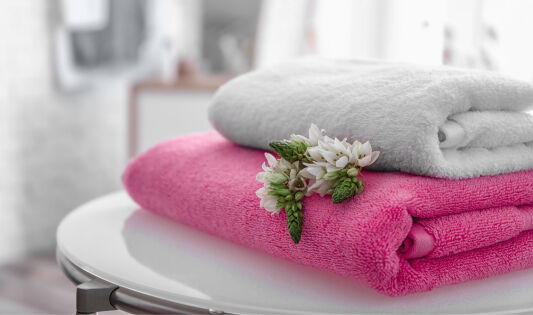 Weiche Handtücher - unverzichtbar bei der sanften Intimreinigung bei Inkontinenz
