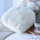 Wärmflasche flauschig, weiß um Nierenbereich warm zu halten