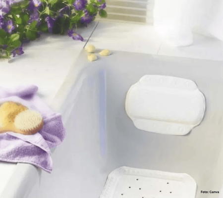 Badehilfe in der Wanne - Nackenstütze und Anti-Rutschmatte