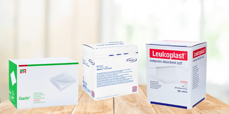 Beispielprodukte Kompressen Packshots von drei verschiedenen Herstellern