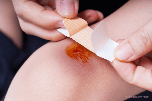 Pfaster wird geklebt